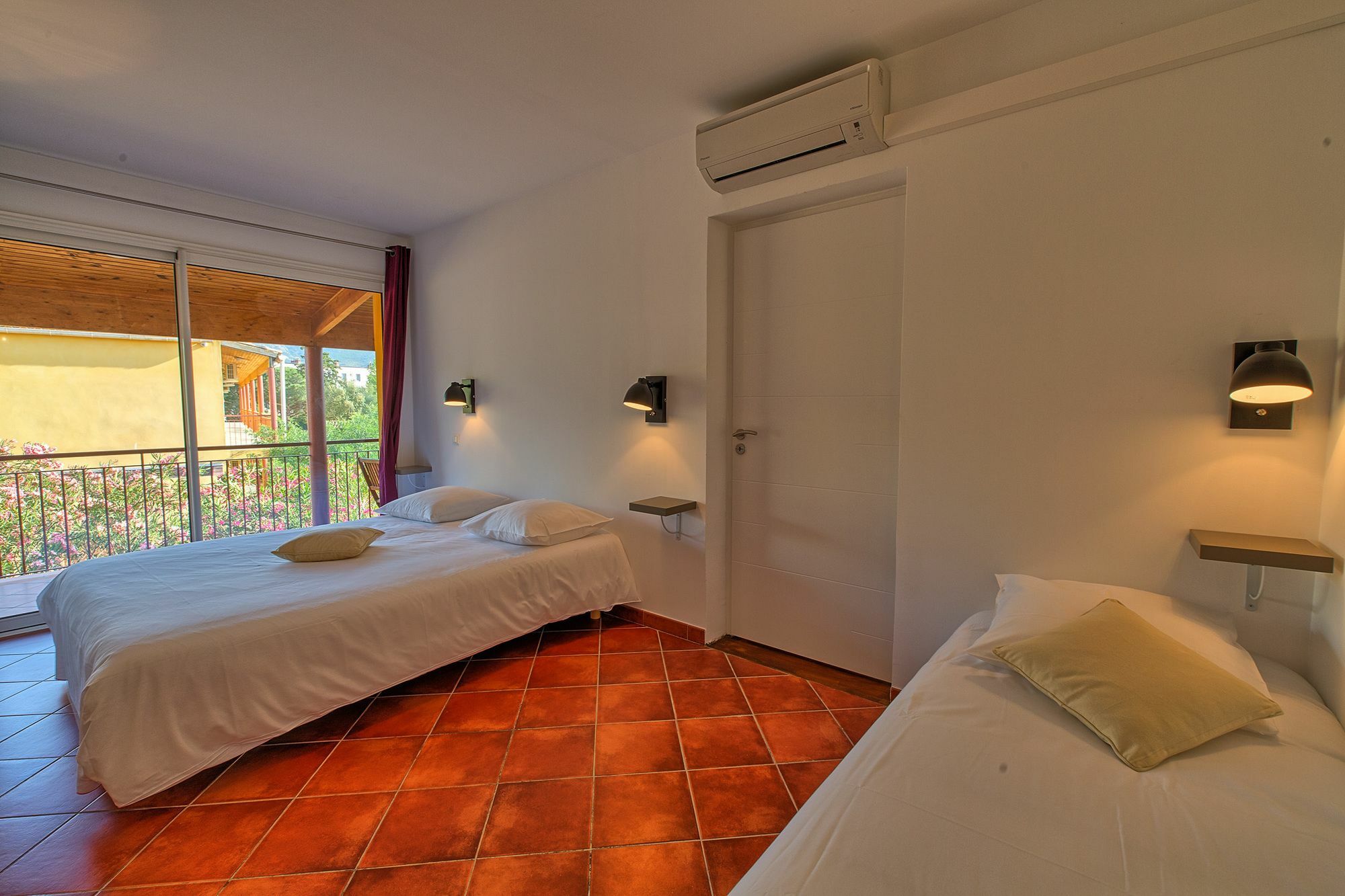 Casa Vecchia Rooms + Apartments Calvi  Eksteriør bilde
